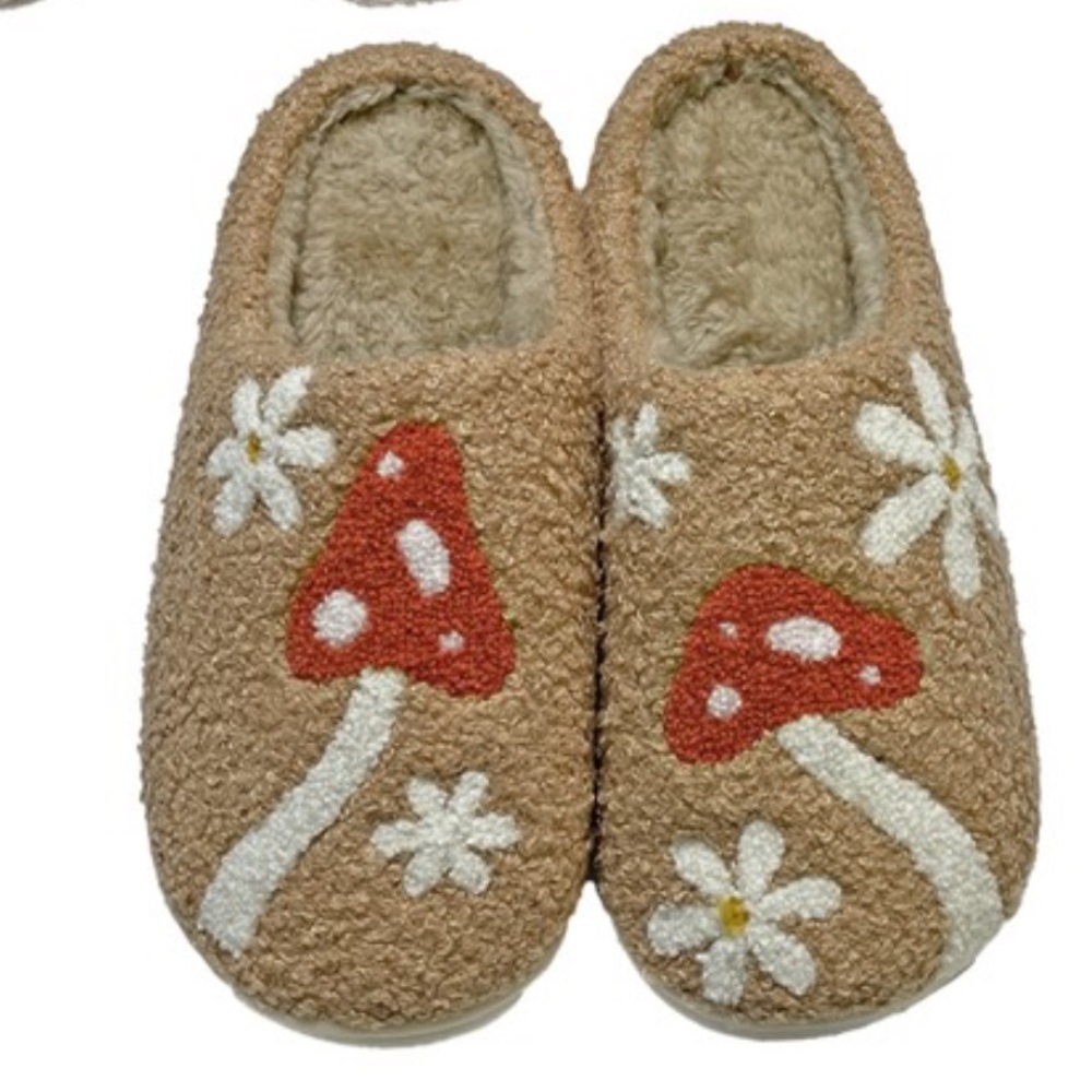 NWOT Cozy Retro Mushroom Floral Slip-On Slippers - Beige/Red